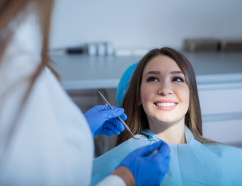 implantes dentales en pacientes jóvenes